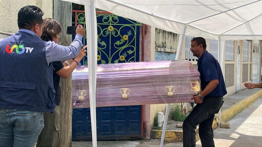 «Ya tengo un lugar donde llevarle flores»: madre de Roxana Guzmán agradece apoyo.