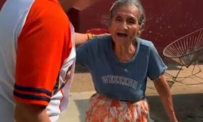 (+VÍDEO) La solidaridad dio esperanza: entregan apoyo a adulta mayor que perdió su casa en un incendio en Minatitlán