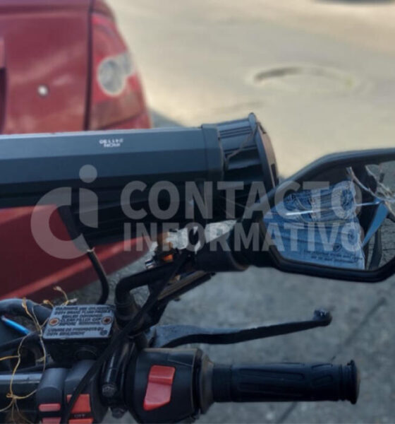 Botella tirada en la calle provoca accidente de motociclista en pleno Centro de Minatitlán