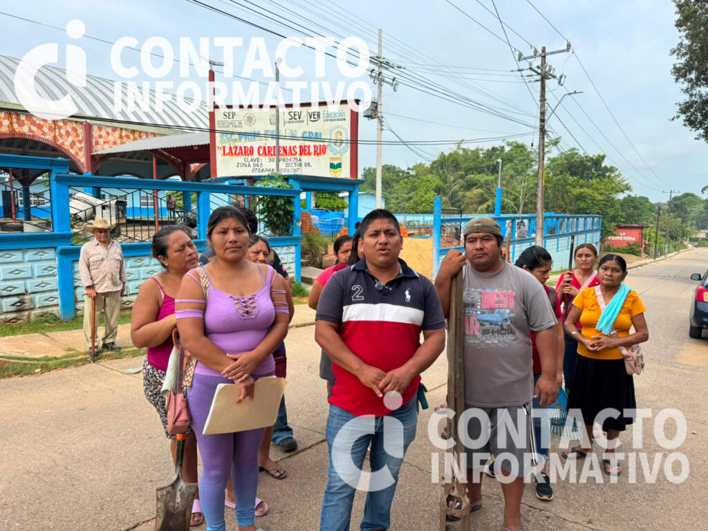 (+VIDEO) Padres acusan despojo de terreno en primaria de Oteapan; aseguran que afecta a 192 estudiantes
