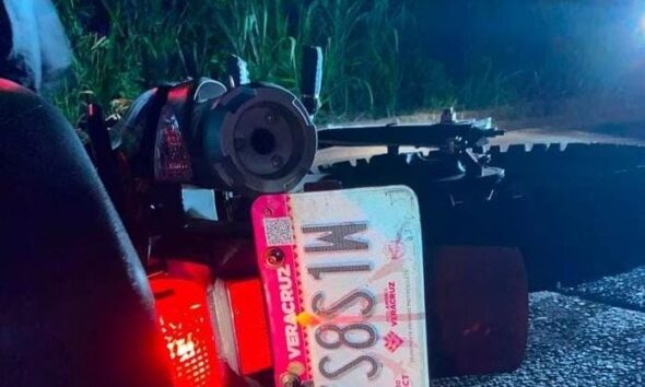 Identifican a motociclista que falleció tras aparatoso derrape en Cosoleacaque; esto sabemos