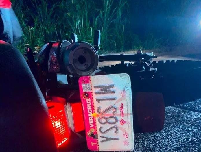 Trágico accidente: motociclista muere tras derrapar en Cosoleacaque