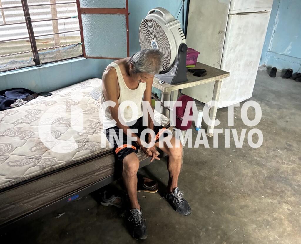 «Me preocupa que una noche ya no despierte»; piden ayuda para adulto mayor que vive solo y enfermo en Minatitlán
