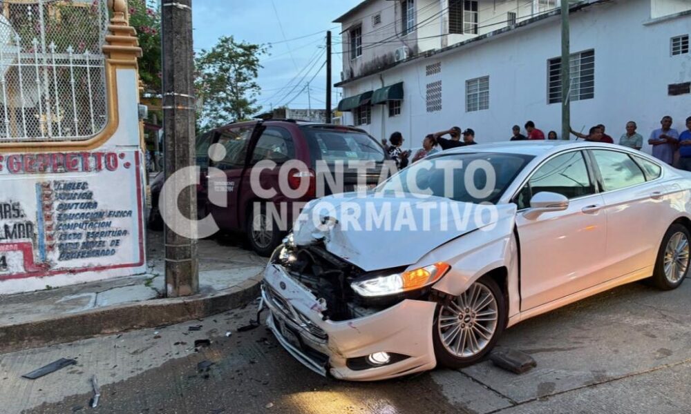 (+VIDEO) Aparatoso choque en El Palmar deja una mujer herida; investigan si un conductor escapaba de otro percance