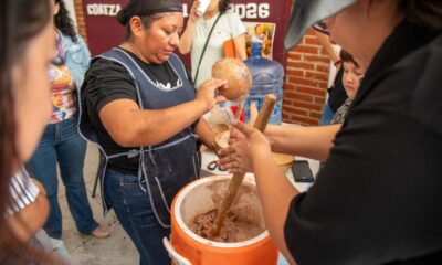 Ayuntamiento promueve tradiciones con taller de elaboración de popo en Coatzacoalcos