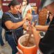 Ayuntamiento promueve tradiciones con taller de elaboración de popo en Coatzacoalcos