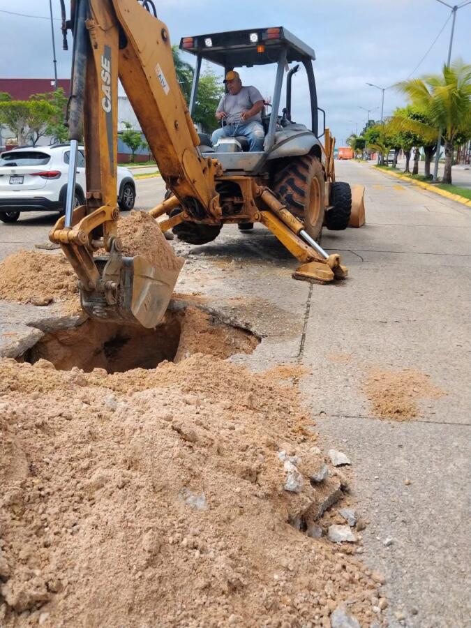 Atienden red de drenaje para mejorar el servicio en la colonia Petrolera
