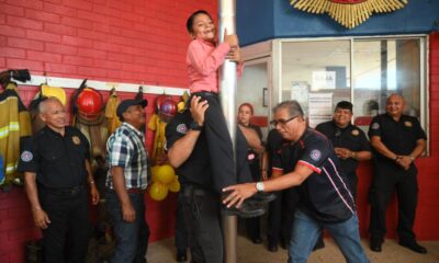 Vence Salvador la leucemia y cumple su sueño de ser Bombero Honorario en Coatzacoalcos