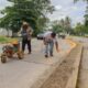 Continúa el mantenimiento de camellones en la avenida Lázaro Cárdenas