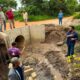 Cirilo Vázquez Parissi supervisa obras en el barrio Tercero de Cosoleacaque