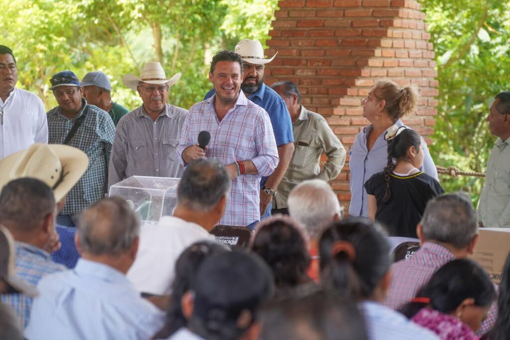 Cirilo Vázquez Parissi fortalece al sector ganadero con programas, capacitación y apoyos.