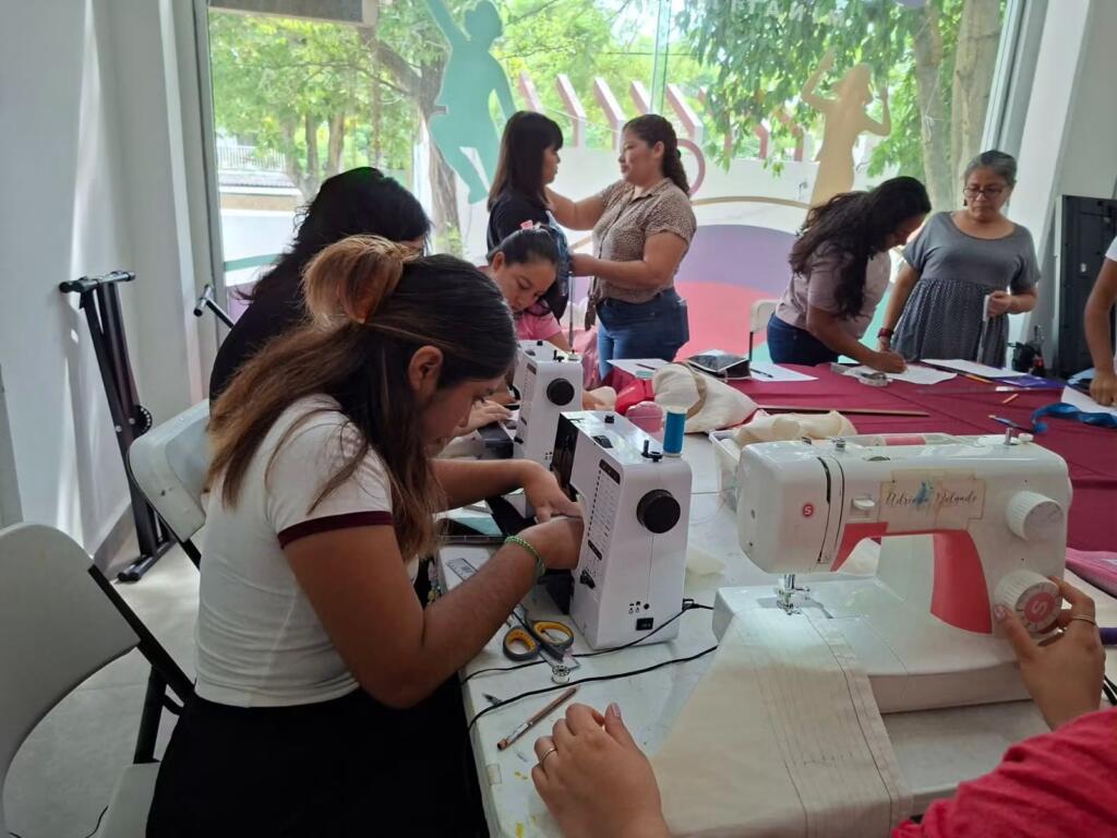 Inicia curso de taller de corte y confección