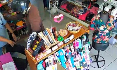 (+VIDEO)Entra armado a negocio y despoja de sus pertenencias a joven empleada en la colonia Santa Clara