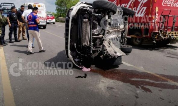 Automovilista resulta lesionada tras chocar contra muro de contención en Jáltipan