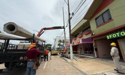 Comercios del centro piden aviso previo por cambio de postes en Coatzacoalcos. Se estiman que CFE y empresas han colocado 300