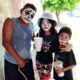 Entre pintura y sonrisas, familia “Payasito” busca útiles para que sus hijos regresen a clases