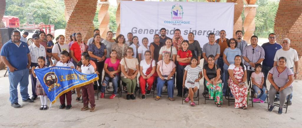 Cirilo Vázquez Parissi respalda la mejora de planteles educativos de Cosoleacaque