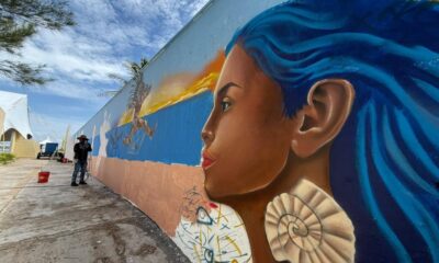 Artistas urbanos del sur de Veracruz dan vida al mural del Festival del Mar en Coatzacoalcos