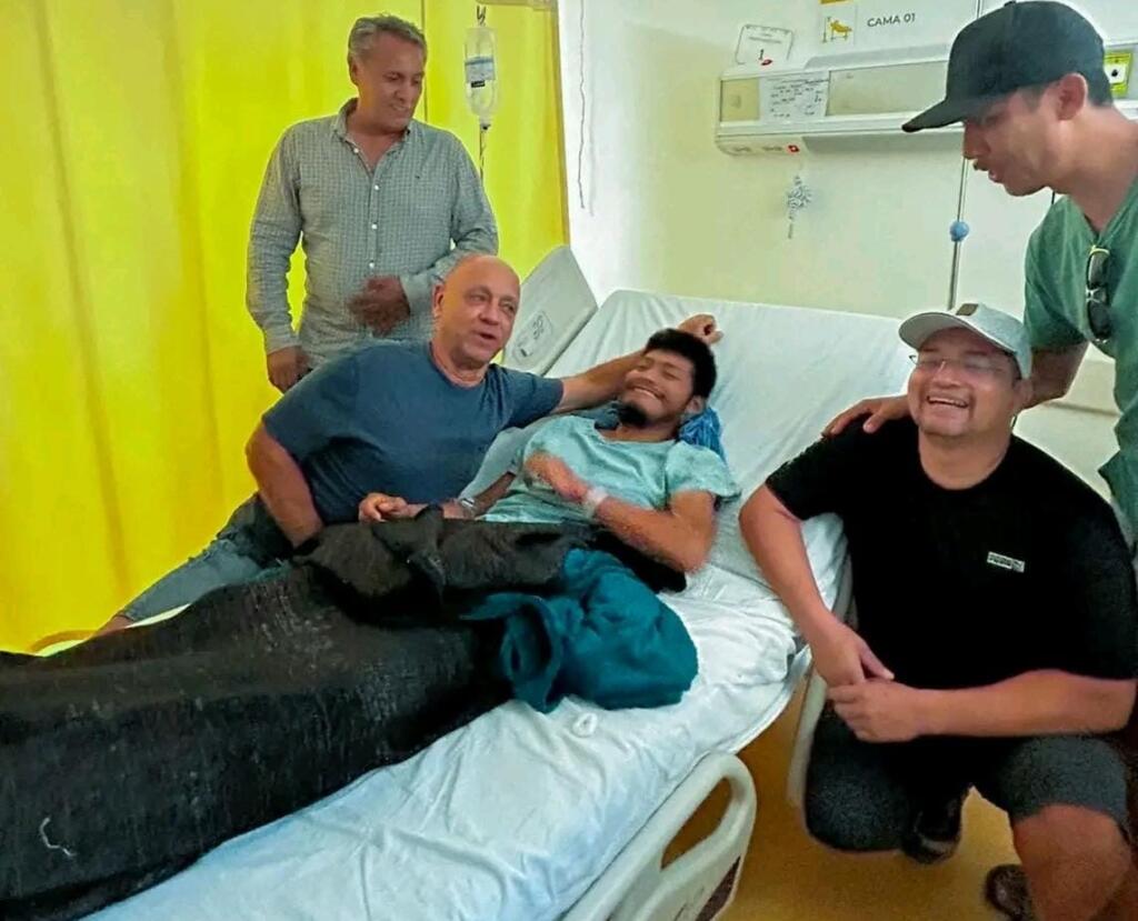 “NACIÓ DE NUEVO”: Tras 16 días en las profundidades, buzos visitan a Erasto en el hospital y anuncian que revelarán todos los detalles del rescate