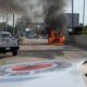 En la carretera Transístmica una camioneta se incendió y paralizó el tránsito de vehículos