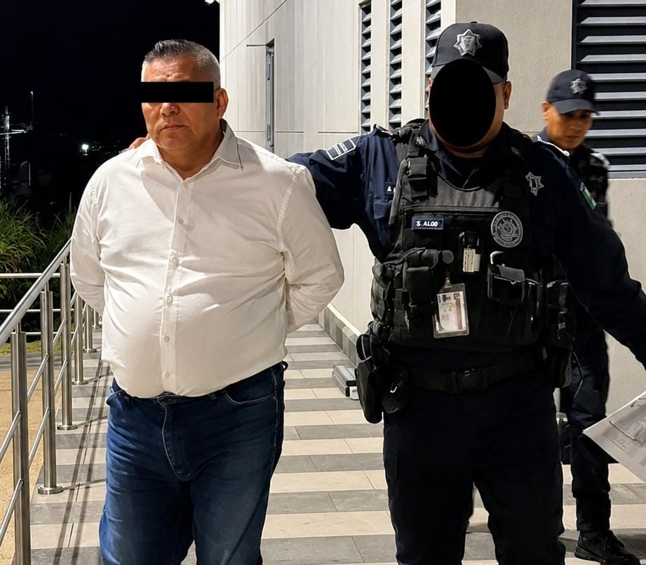 A prisión presunto falso funcionario de la Fiscalía; lo procesan también por conducir una camioneta con reporte de robo en Minatitlán