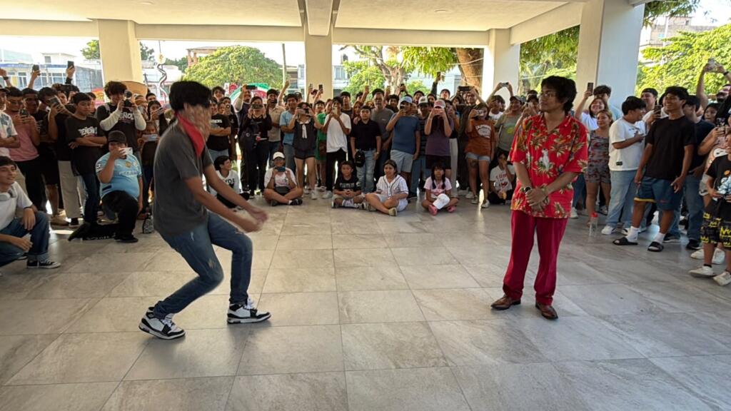 En Coatzacoalcos, jóvenes convierten la “Batalla de Aura” en una convivencia juvenil