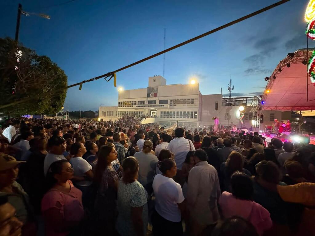 Con lleno total, música y alegría, Súper Grupo Juárez cierra ‘Coatza Vive el Verano’