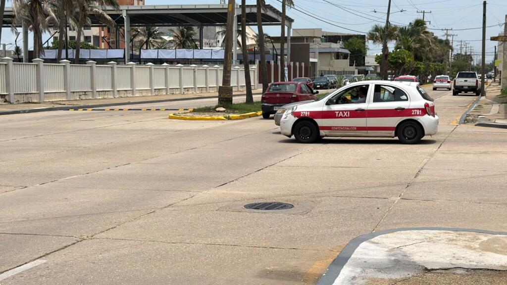 En Lázaro Cárdenas y Nicolás Bravo instalaron topes para que se dejen de presentar accidentes, aun así, conductores siguen manejando a alta velocidad