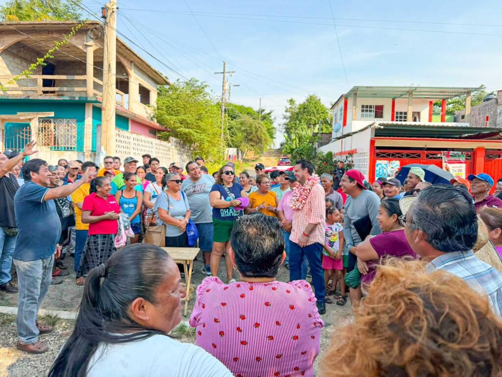 Cirilo Vázquez Parissi recorre colonias y atiende peticiones ciudadanas