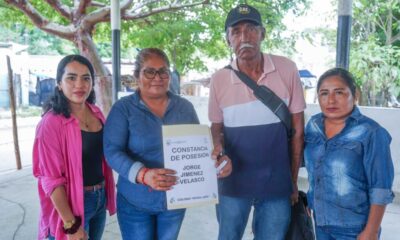 Entregan constancias de posesión a familias de Cosoleacaque