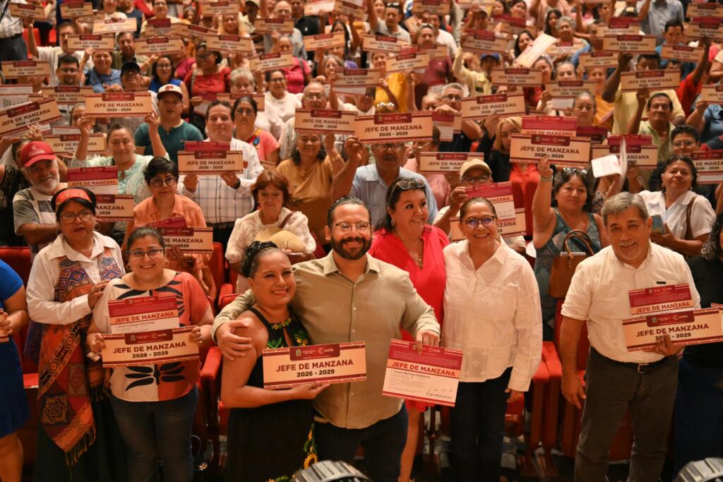 Toma Pedro Miguel Rosaldo protesta a 2 mil 117 jefas y jefes de manzana en Coatzacoalcos