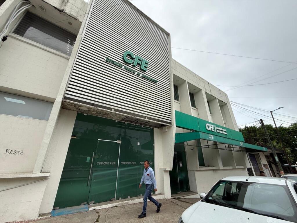Por manejar ebrio un vehículo oficial, inhabilitan por 10 años a trabajador de CFE en Coatzacoalcos; deberá pagar 450 mil pesos