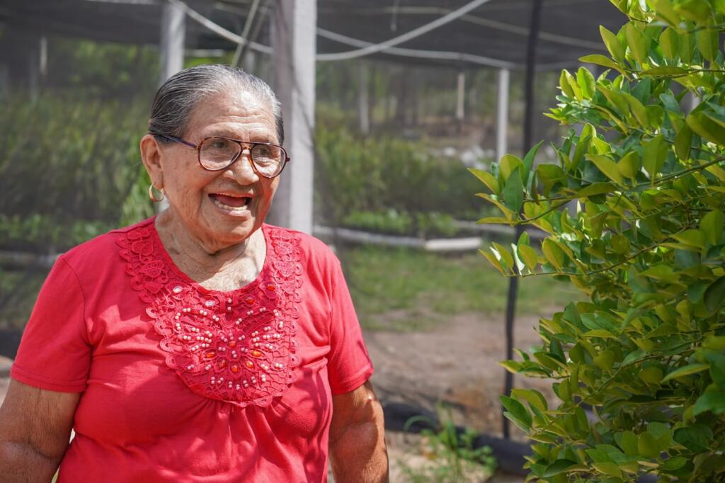Acerca Gobierno de Cosoleacaque apoyos de salud visual a Monte Alto