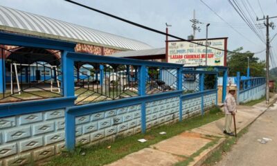 Padres de familia exigen recuperar terreno de escuela en Oteapan; SEV enviará personal para revisar el caso