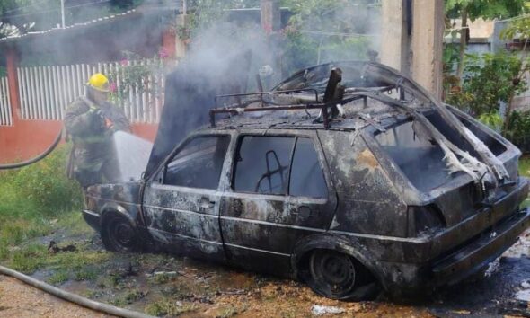 Queman auto y dañan otro vehículo en la colonia México; esto sabemos