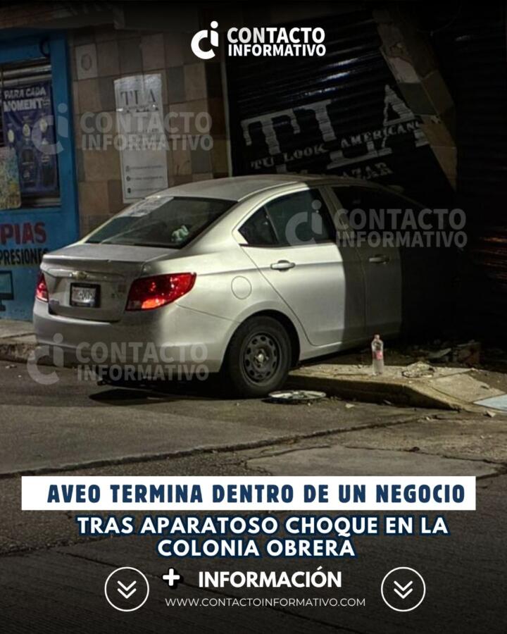 (+VÍDEO) Aveo termina dentro de un negocio tras aparatoso choque en la colonia Obrera