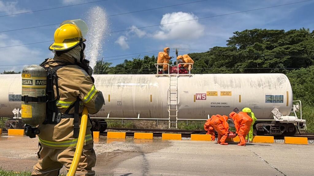 Simulacro de fuga de óxido de etileno moviliza a más de 150 trabajadores en la zona industrial de Coatzacoalcos