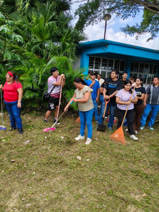 Gobierno Municipal atiende solicitud de limpieza en la Secundaria General 4