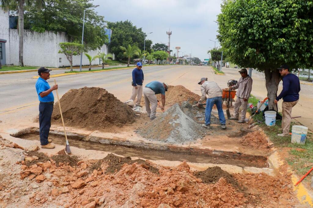 Dan seguimiento y concluyen trabajos de reparación en distintos puntos de Minatitlán