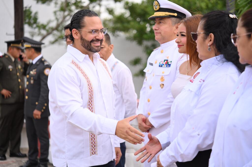 “Honrar a la patria es servir con honestidad”: Pedro Miguel Rosaldo García conmemora a los Niños Héroes en Coatzacoalcos