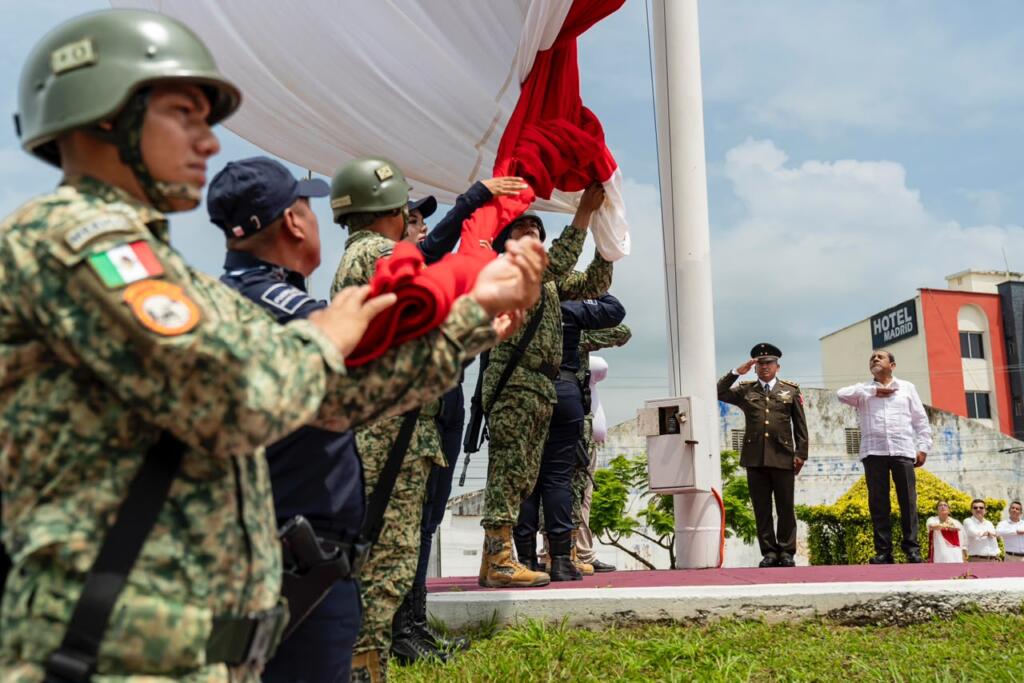 Conmemora Minatitlán el 216 aniversario del inicio de la Independencia de México