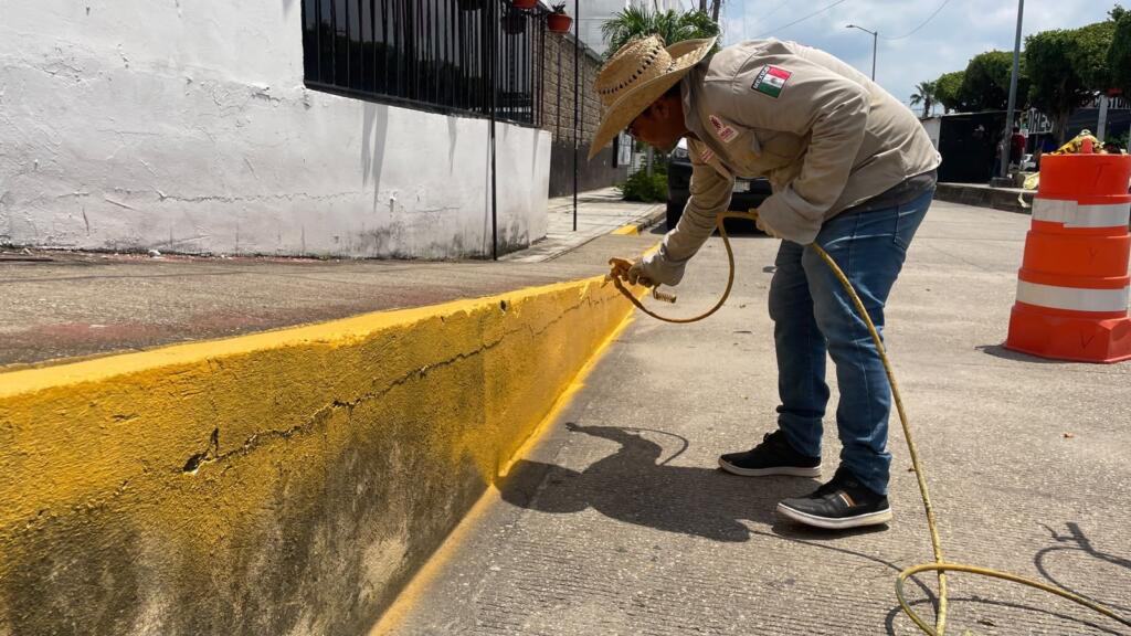 Refuerzan trabajos de limpieza y pintura en la avenida Justo Sierra