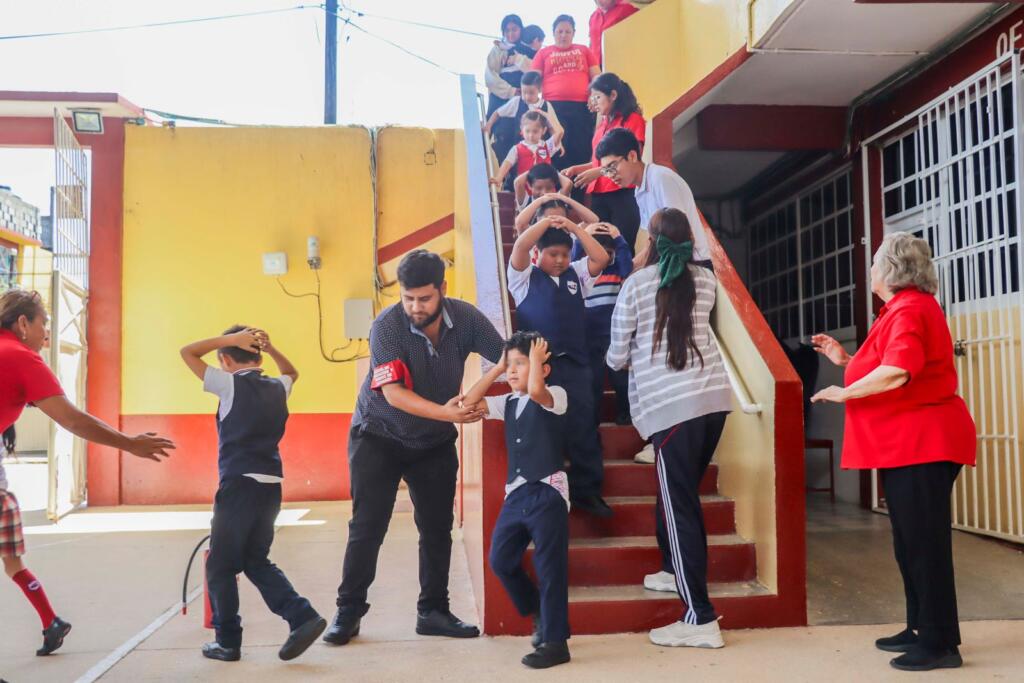 Protección Civil promueve la prevención con simulacro de sismo en escuela