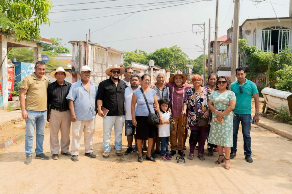 Reyes Espronceda da seguimiento a trabajos de rehabilitación en la calle Mérida