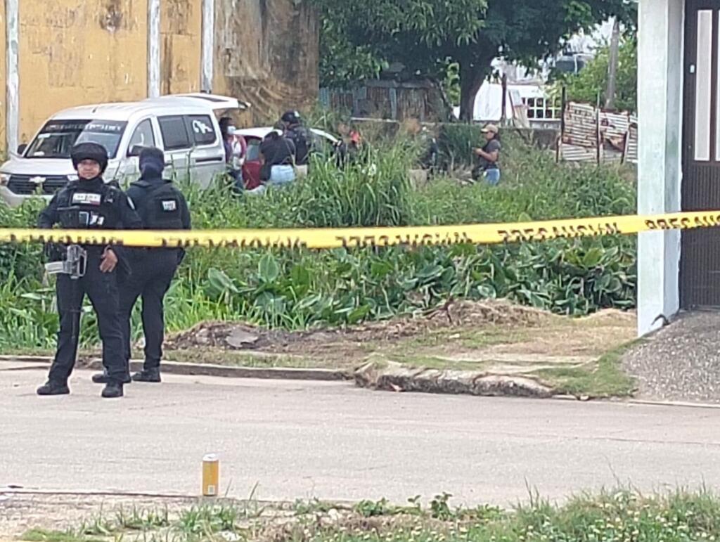 Localizan cadáver embolsado en taxi en la colonia Frutos de la Revolución de Coatzacoalcos