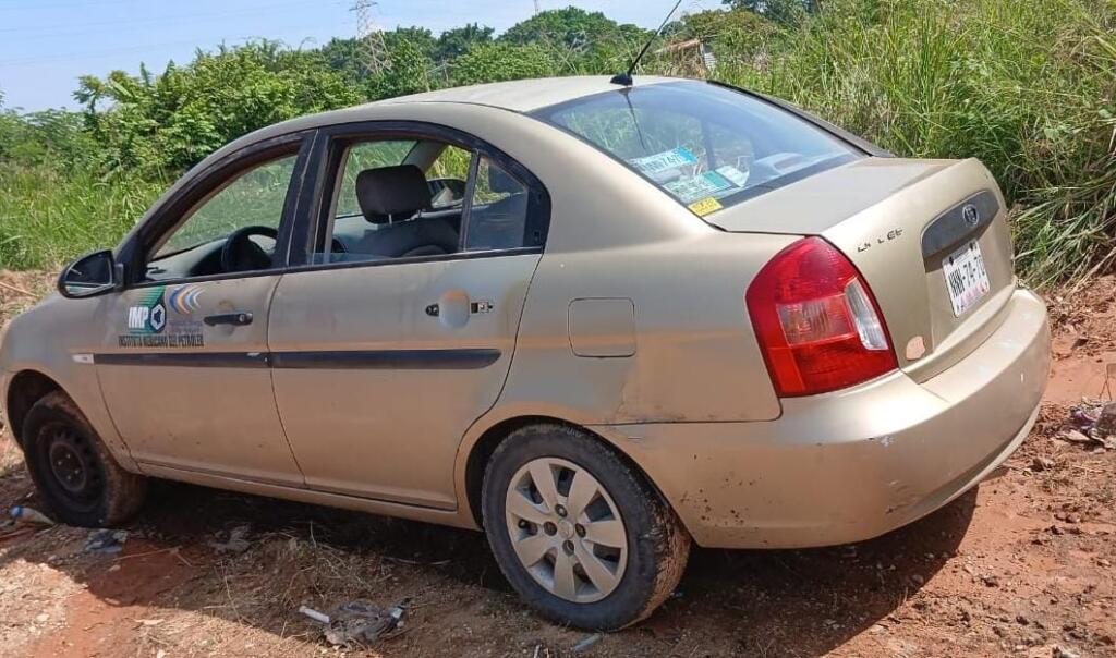 Automóvil con puertas abiertas causa alarma entre vecinos del camino a Mapachapa