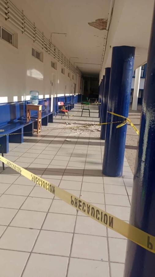 Desprendimiento de techo deja lesionada a estudiante de secundaria en Coatzacoalcos