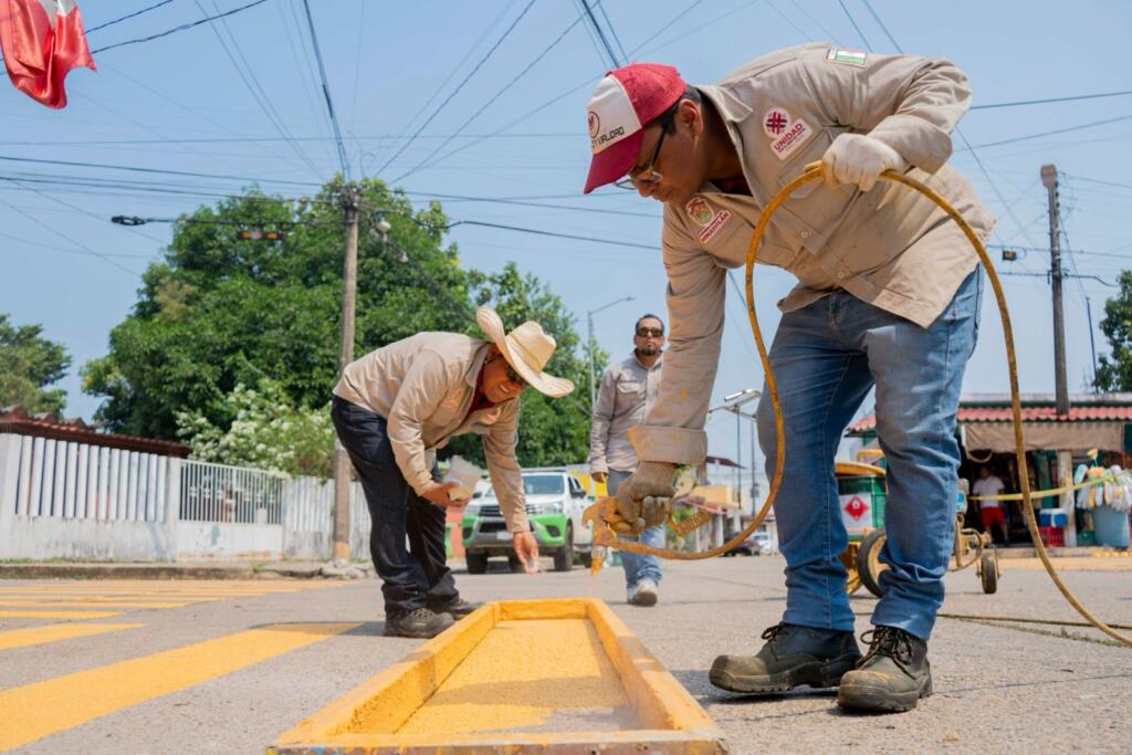 Realizan trabajos de balizamiento en la colonia Cuauhtémoc