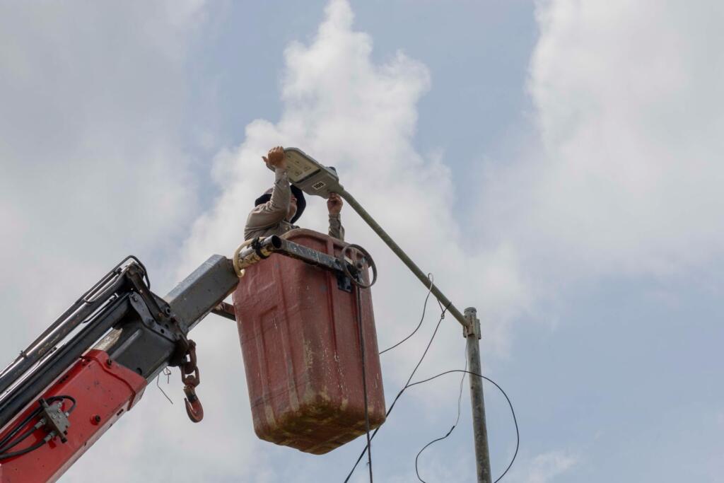 Gobierno Municipal atiende petición ciudadana y amplía alumbrado público en Playón Sur