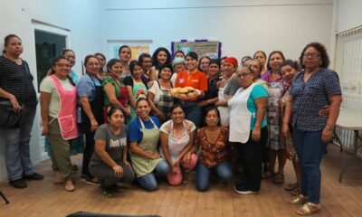 Realizan taller de pan de muerto en el Instituto Municipal de la Mujer
